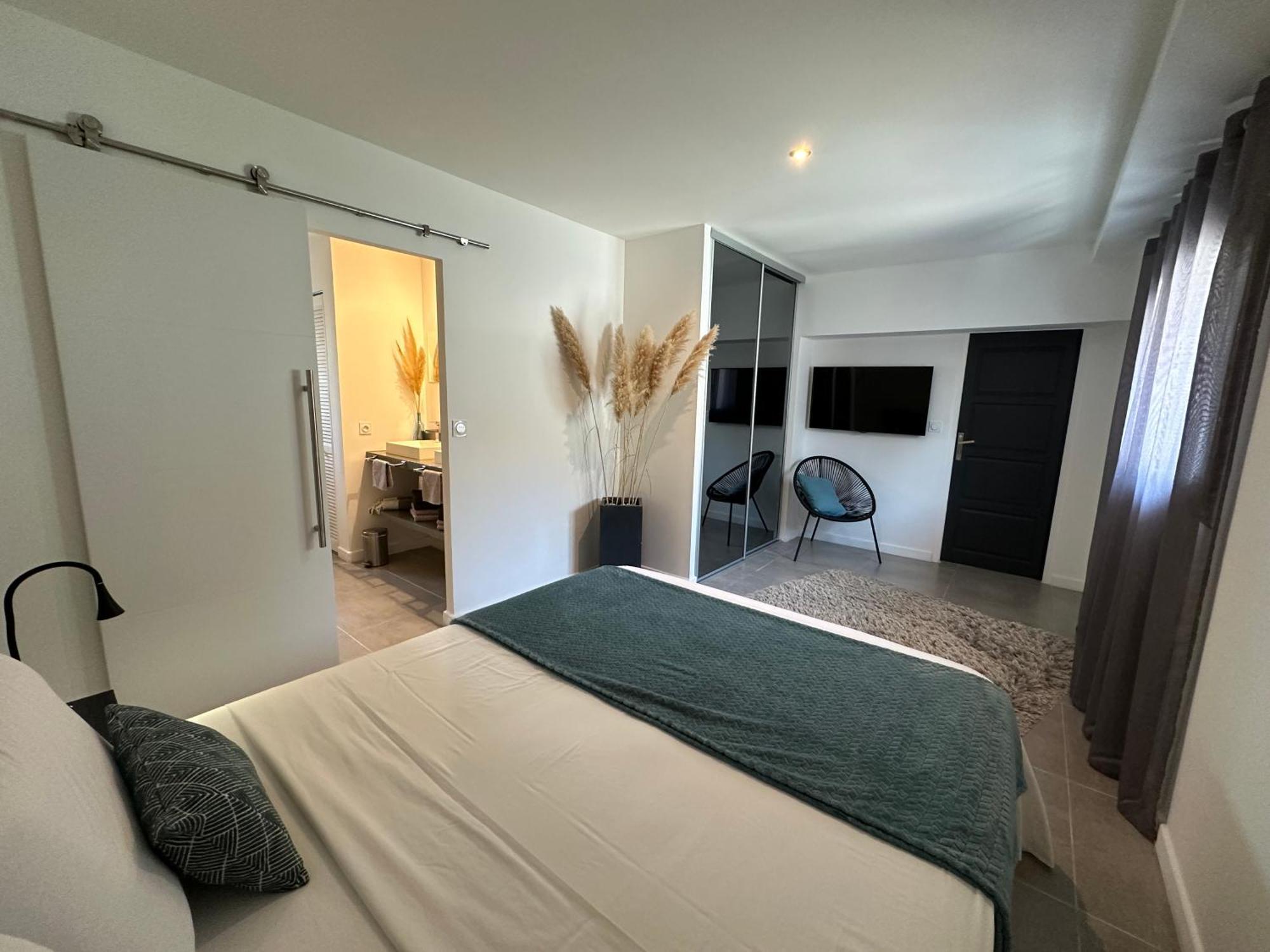 Maison Contemporaine Avec Piscine Privee Chauffee, Entre Plages Et Provence, Borne 11 Kw Istres Ngoại thất bức ảnh